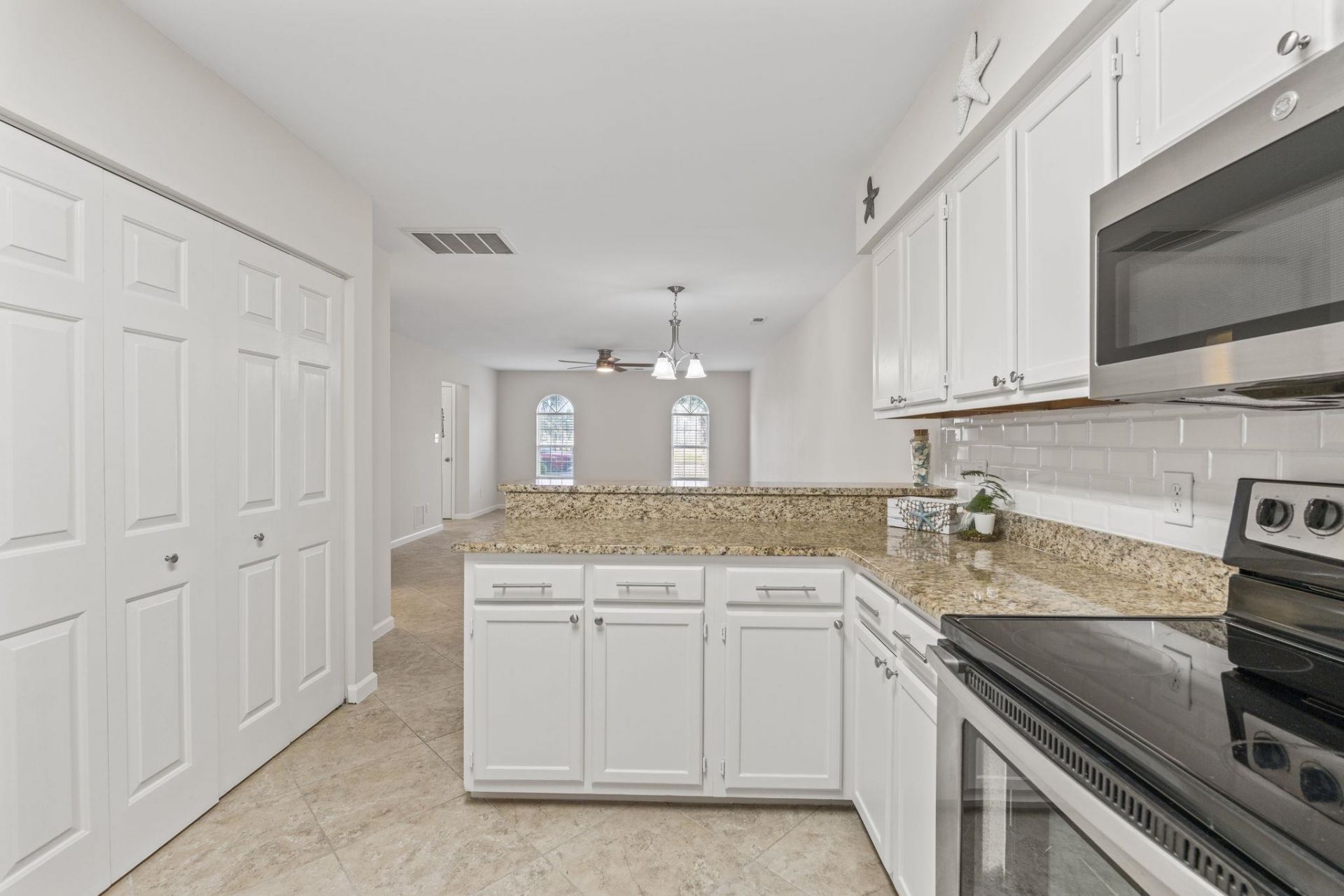 4285 Parkway Ln. Photo 11