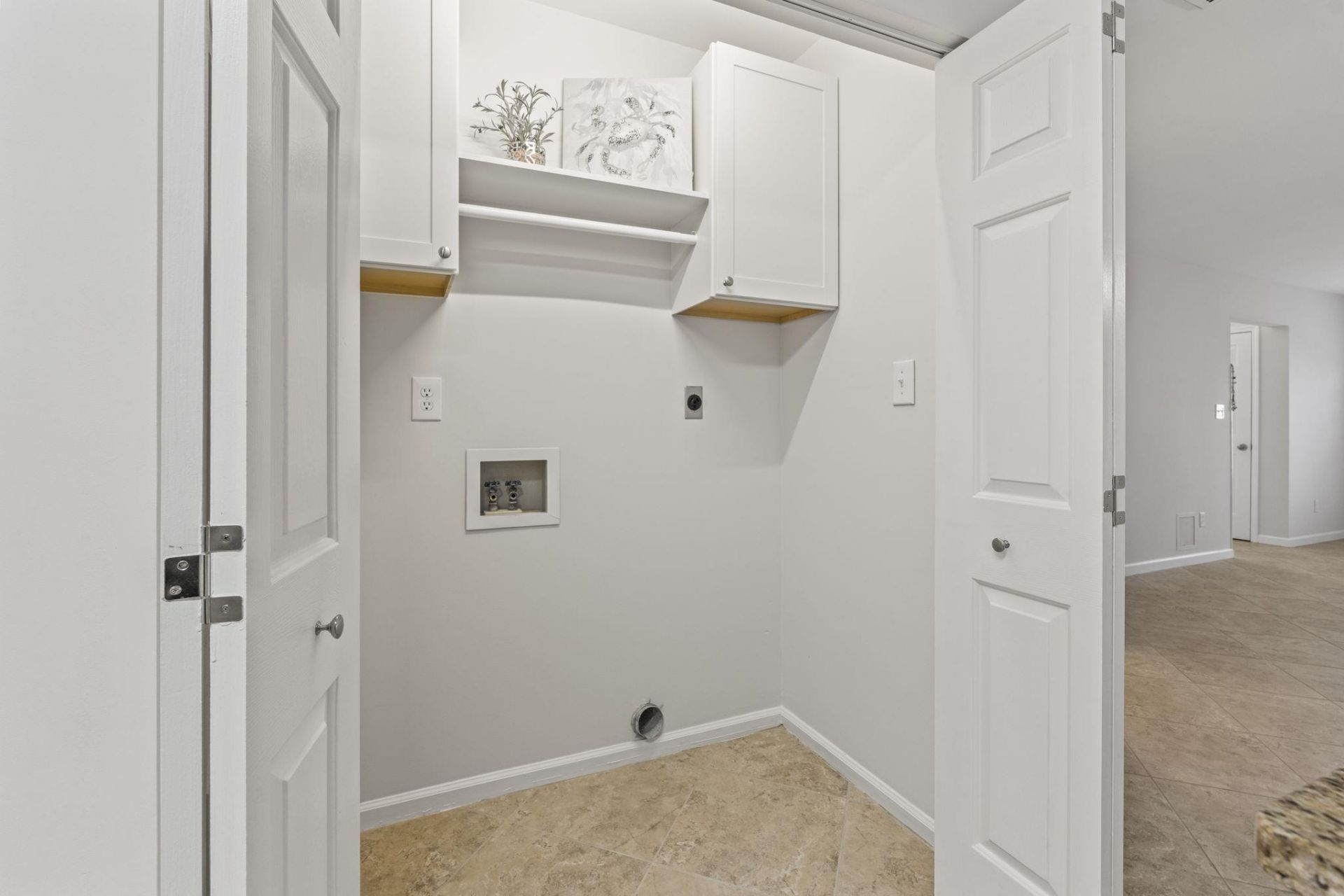 4285 Parkway Ln. Photo 12