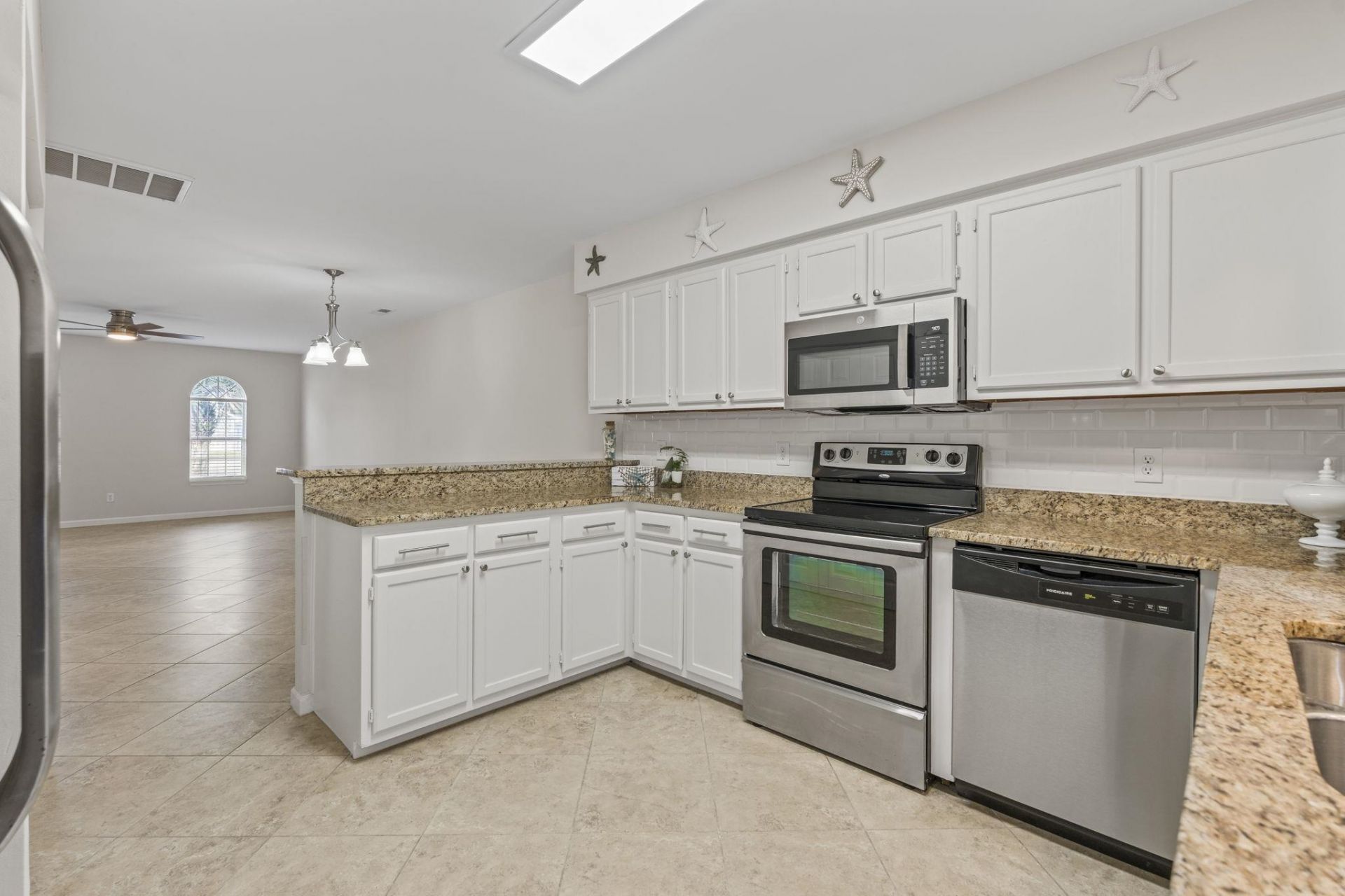 4285 Parkway Ln. Photo 13