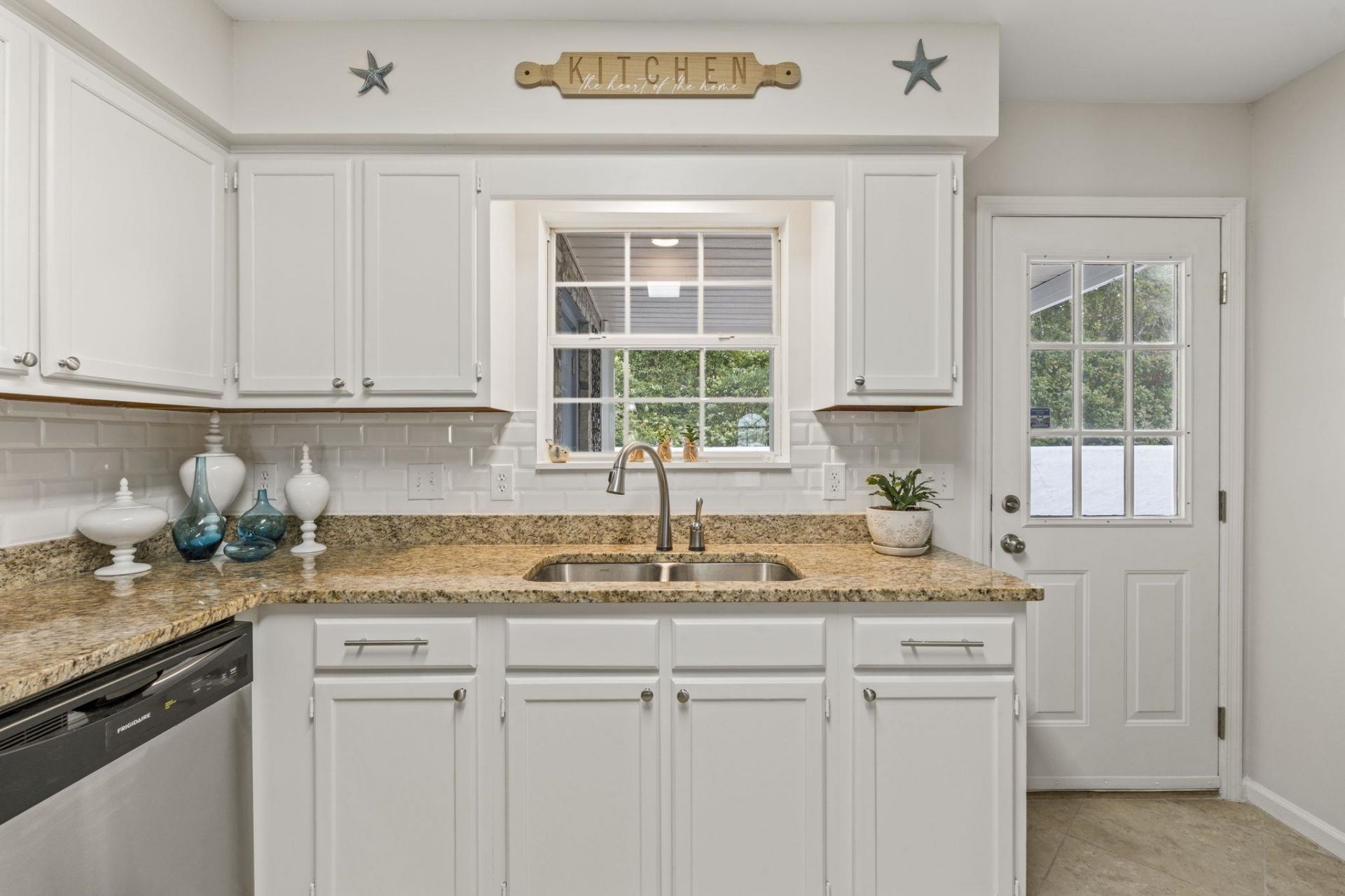 4285 Parkway Ln. Photo 14