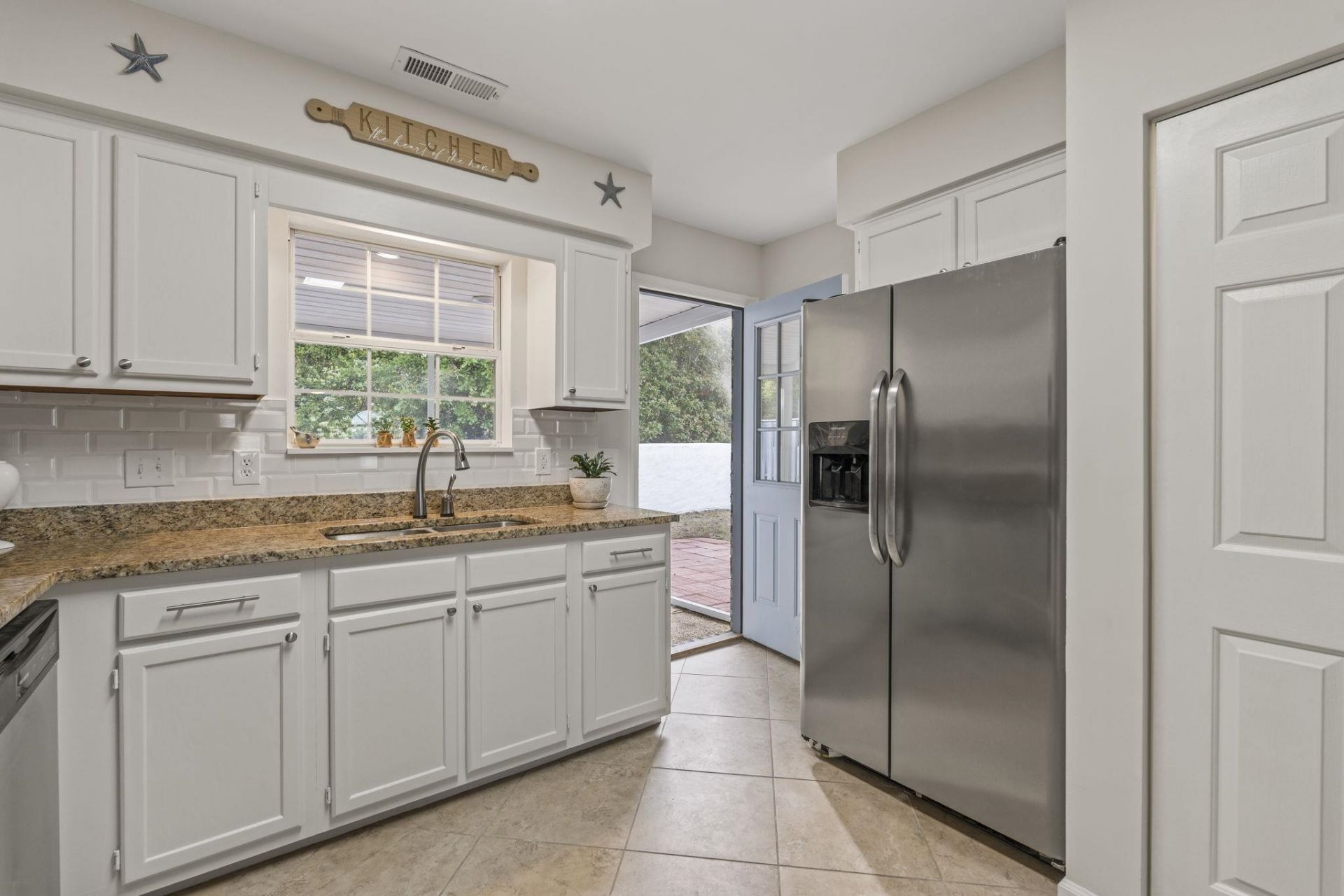 4285 Parkway Ln. Photo 16