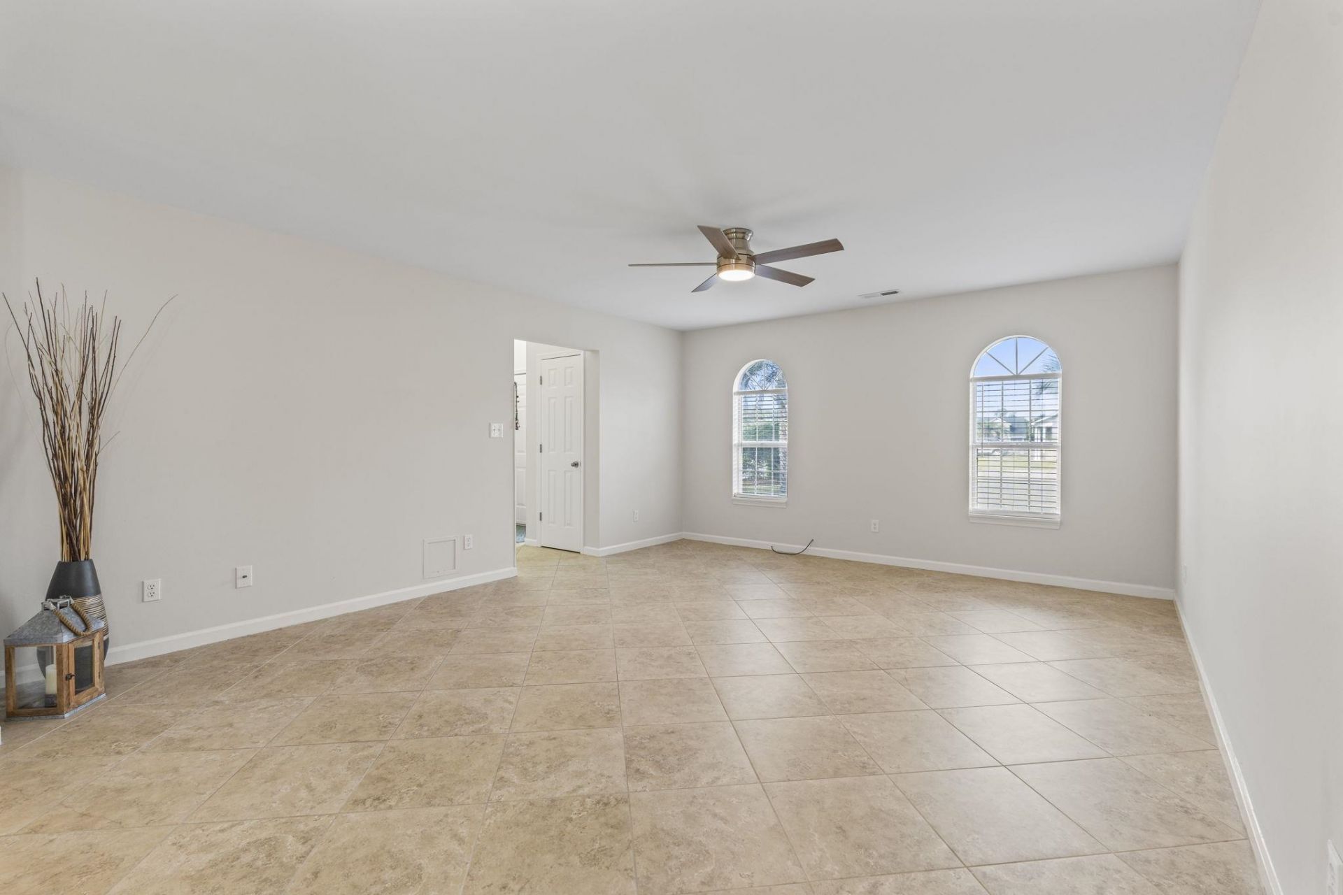 4285 Parkway Ln. Photo 4