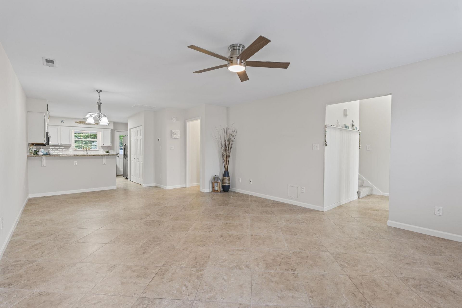 4285 Parkway Ln. Photo 7