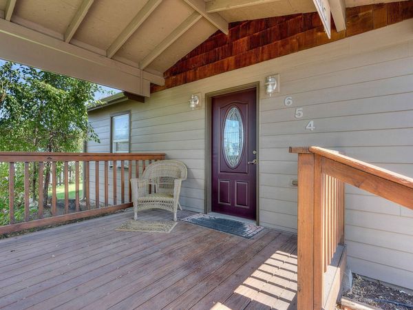 654 NW 4th Street, Redmond, OR 97756