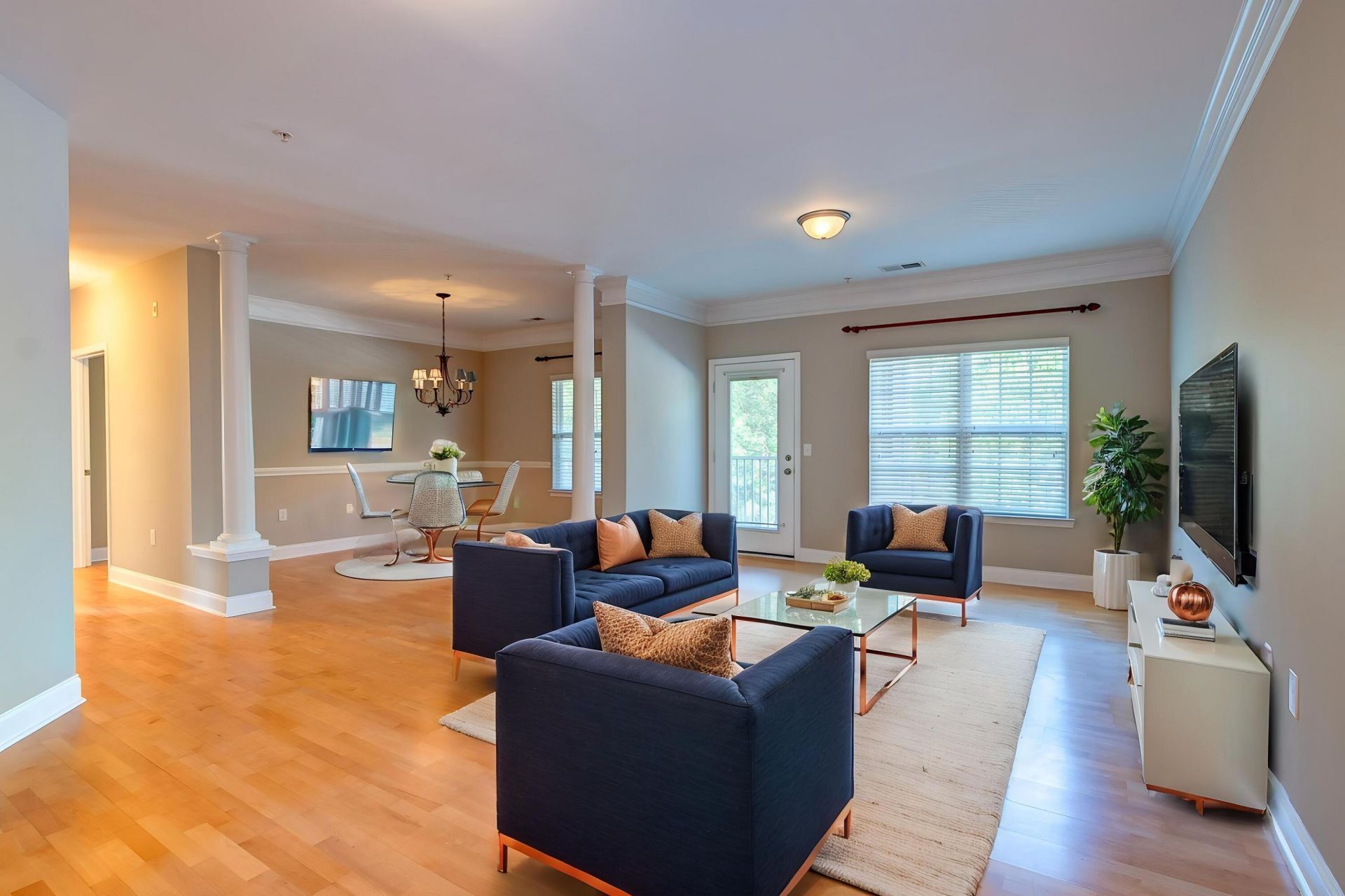 1318 Basilidon Road Photo 7