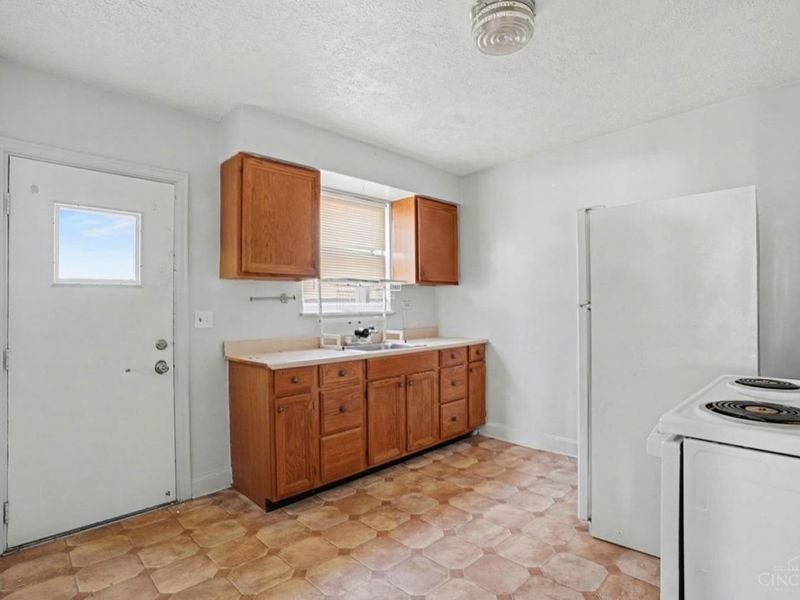 5595 Colerain, Cincinnati, OH 45239 Photo 12