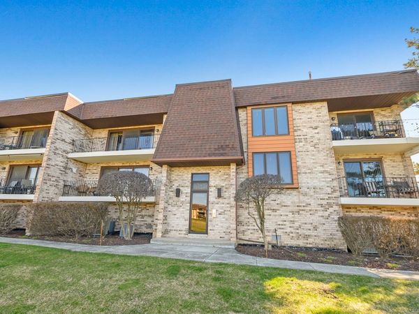 15704 Deerfield Court, Unit 2N, Orland Park, IL 60462