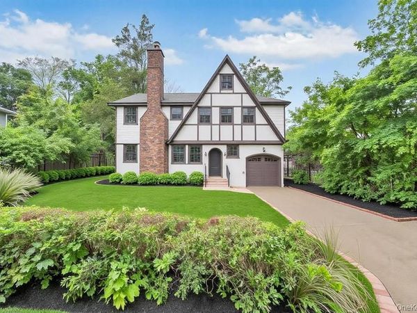 6 Sheffield Road , Great Neck, NY 11021