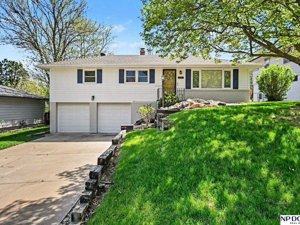 11125 Leavenworth Street , Omaha, NE 68154