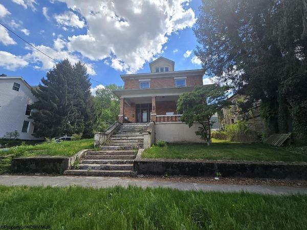 602 Temple Street, Hinton, WV 25951