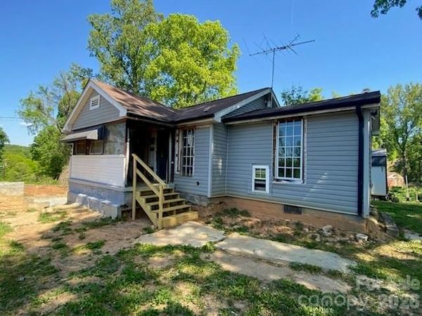 2112 Harpertown Circle , Lenoir, NC 28645