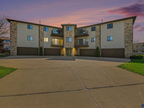 4605 W Custer Ln, Sioux Falls, SD 57106