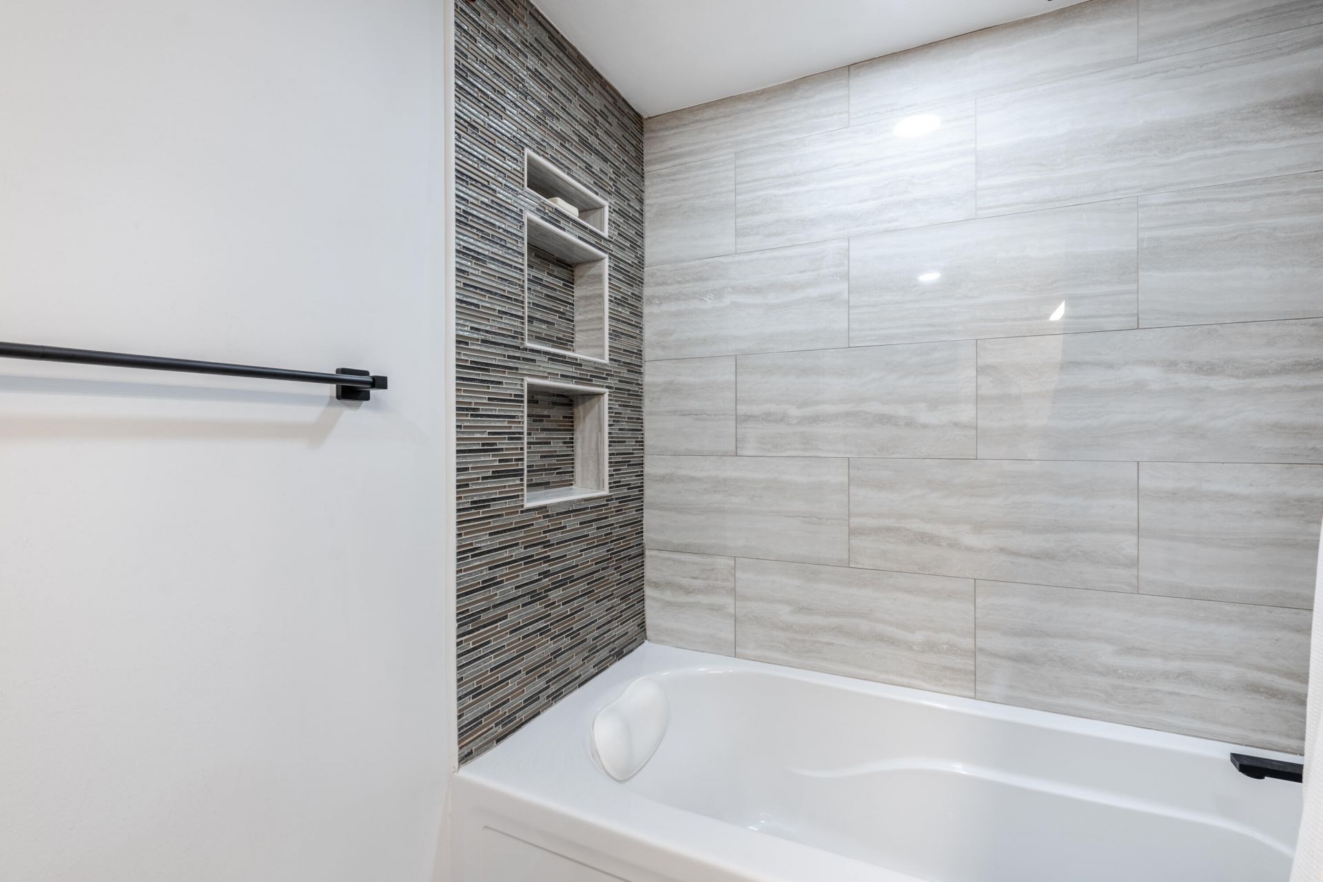 6096 Huntwick Terrace, Unit 303, Delray Beach, FL 33484 Photo