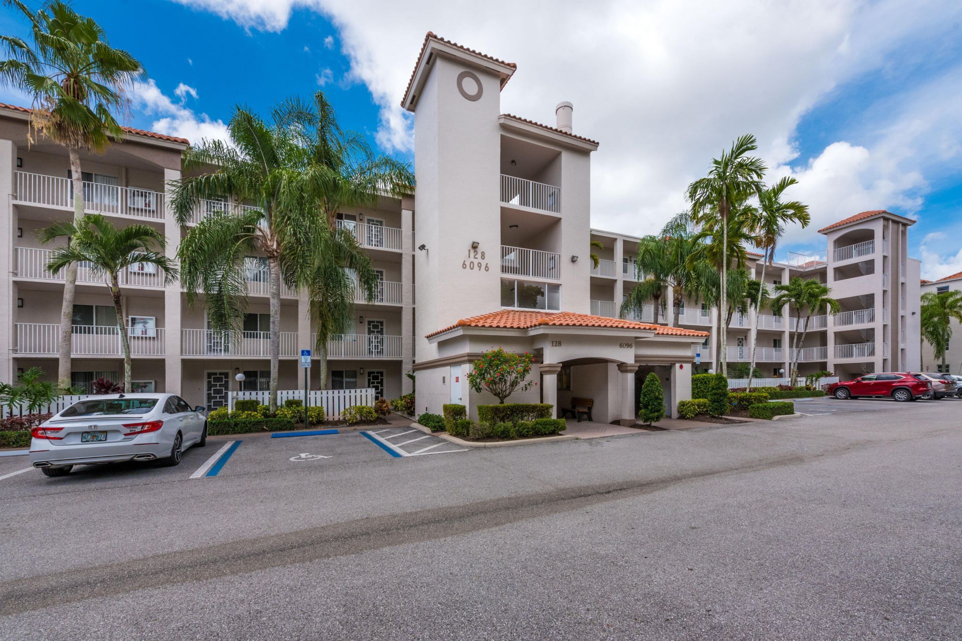 6096 Huntwick Terrace, Unit 303, Delray Beach, FL 33484 Photo