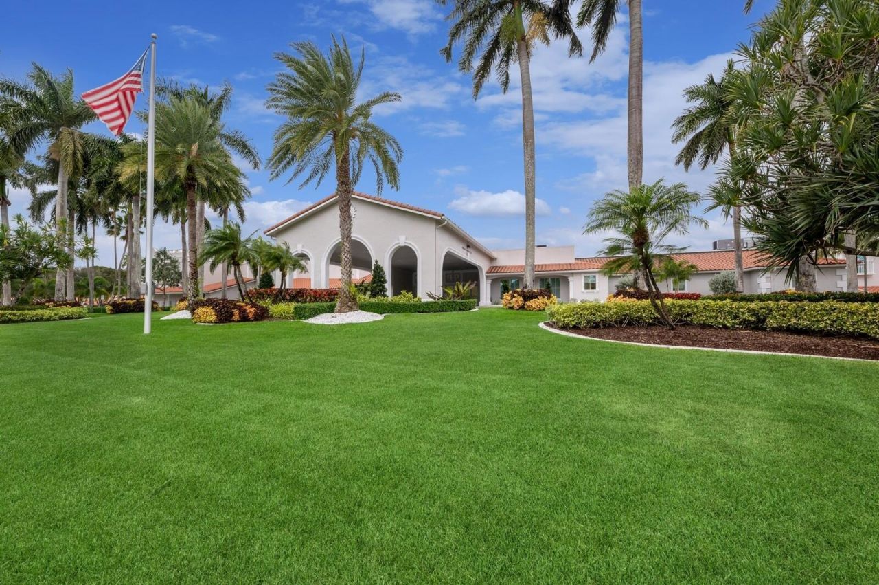 6096 Huntwick Terrace, Unit 303, Delray Beach, FL 33484 Photo