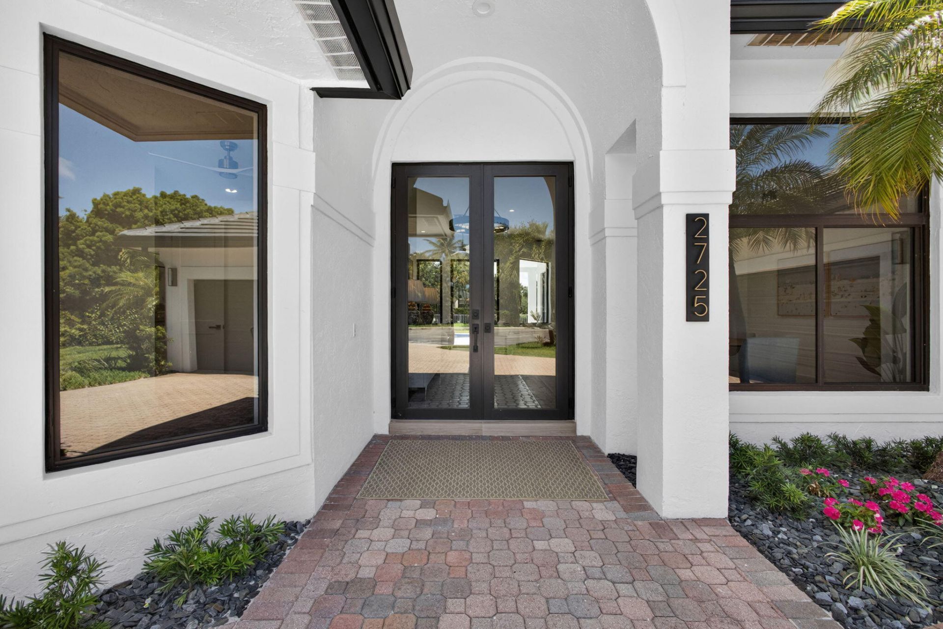 2725 Seneca Circle, West Palm Beach, FL 33409 Photo