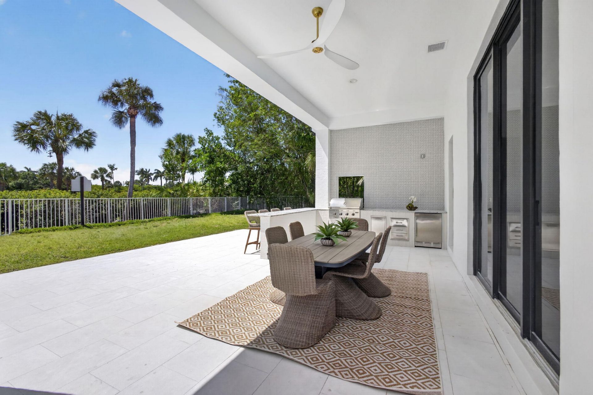 2725 Seneca Circle, West Palm Beach, FL 33409 Photo