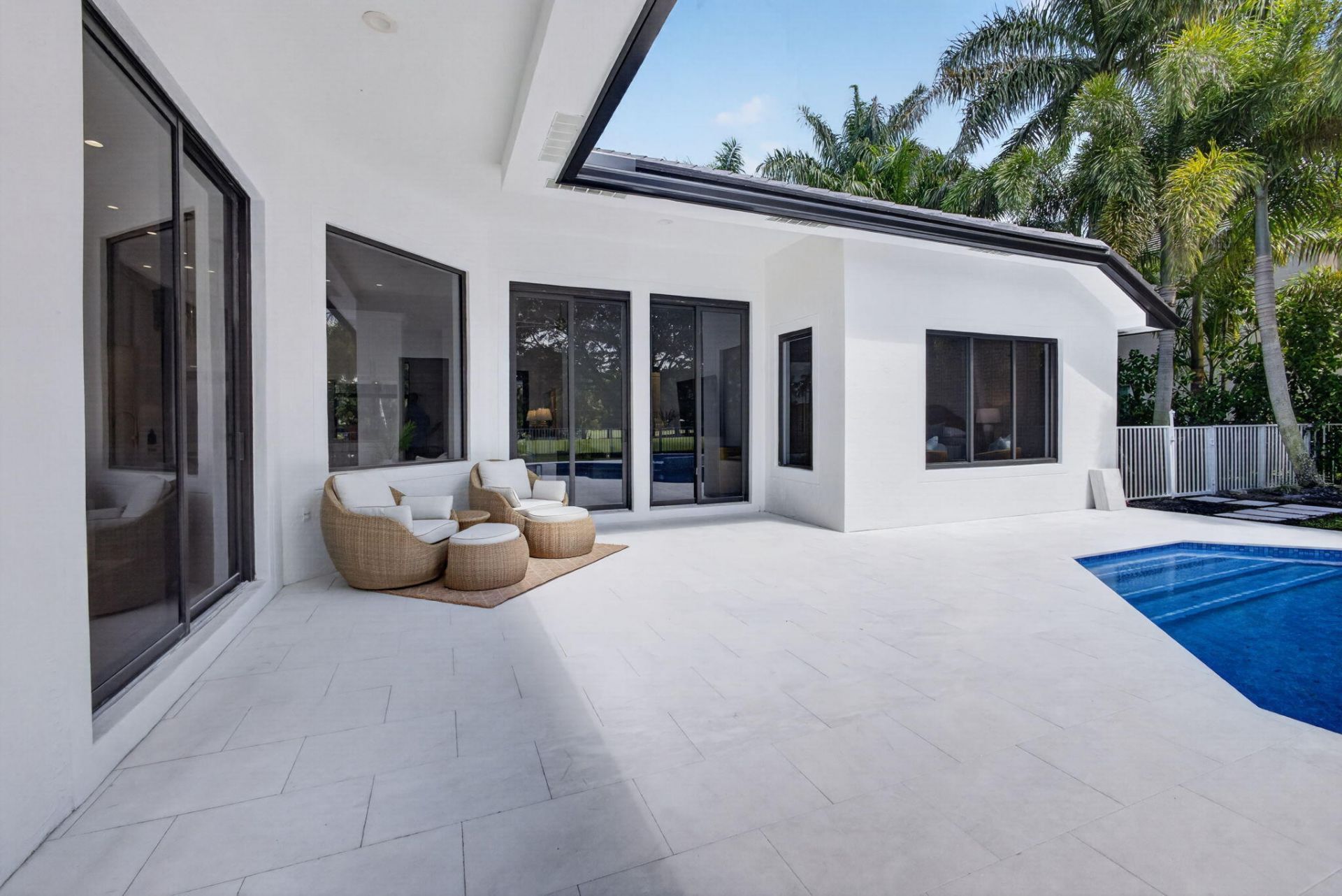 2725 Seneca Circle, West Palm Beach, FL 33409 Photo