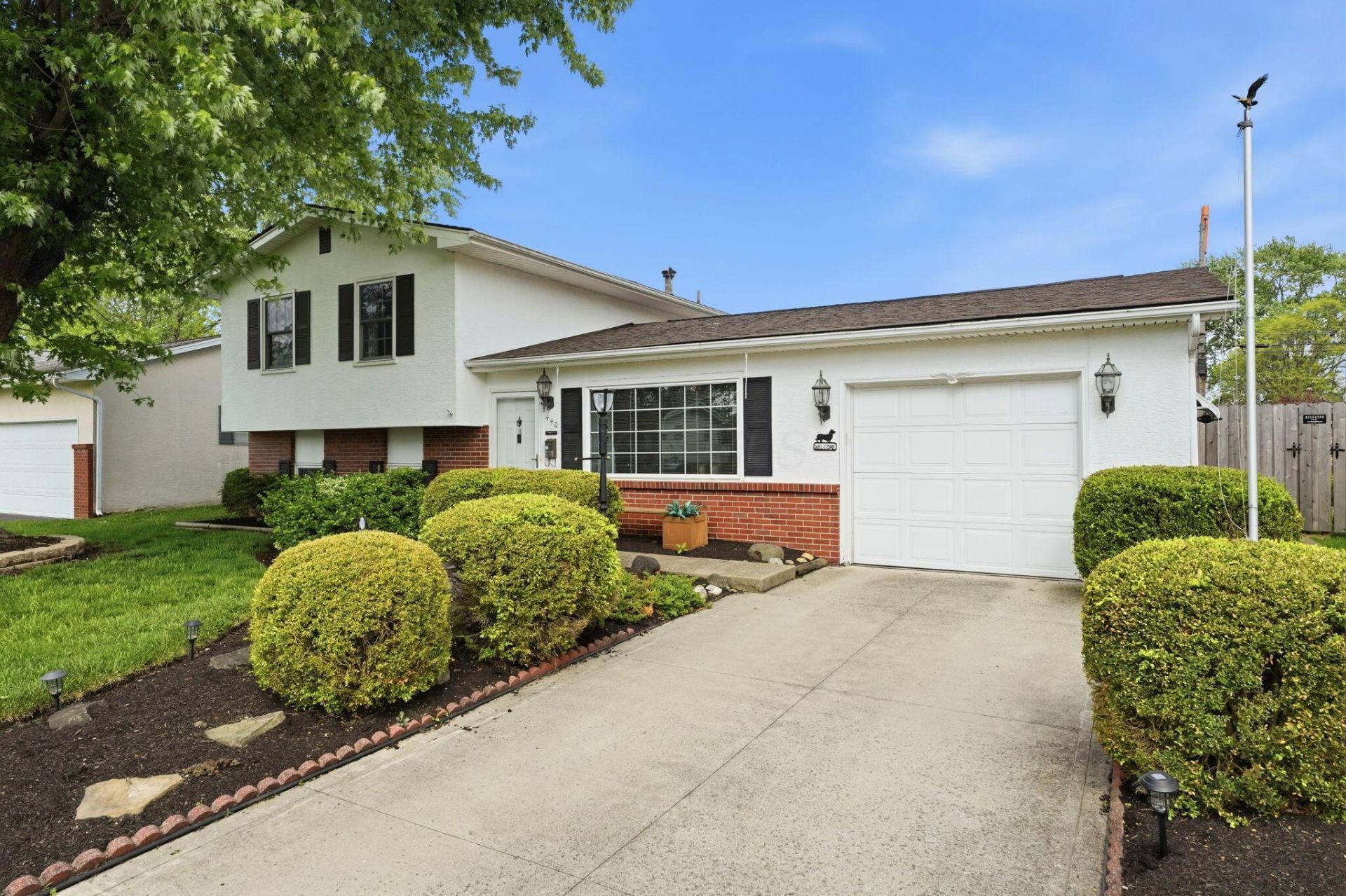 440 Deerwood Avenue E, Columbus, OH 43230 Main Photo