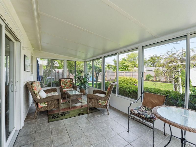 440 Deerwood Avenue E, Columbus, OH 43230 Photo 3