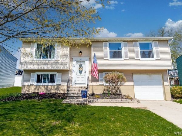 161 Oakhill Drive , Hamburg, NY 14075