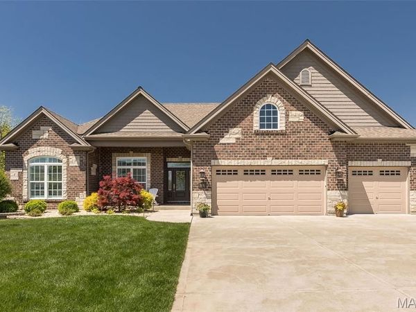 1015 Bellevaux Place, St Charles, MO 63301
