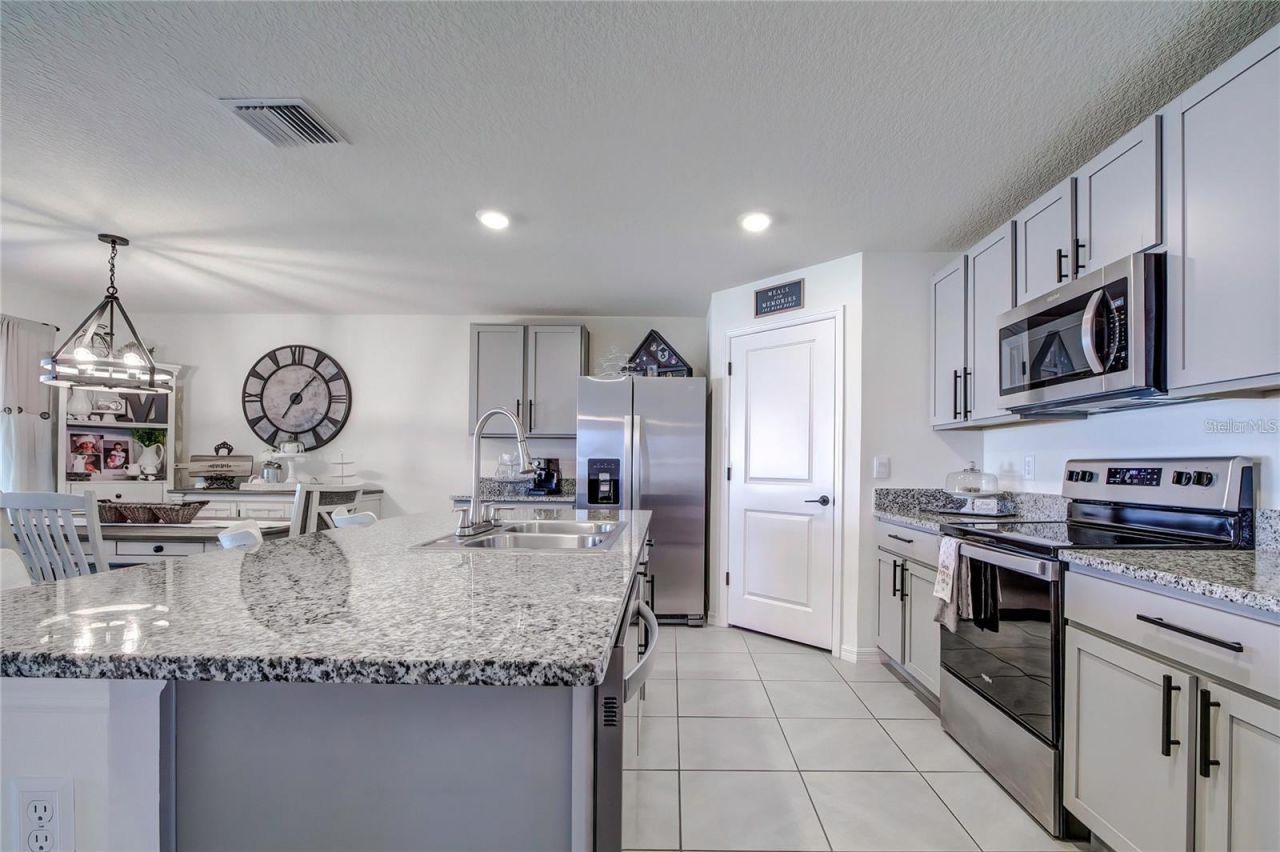 4111 Autumn Amber Drive, Spring Hill, FL 34609 Photo