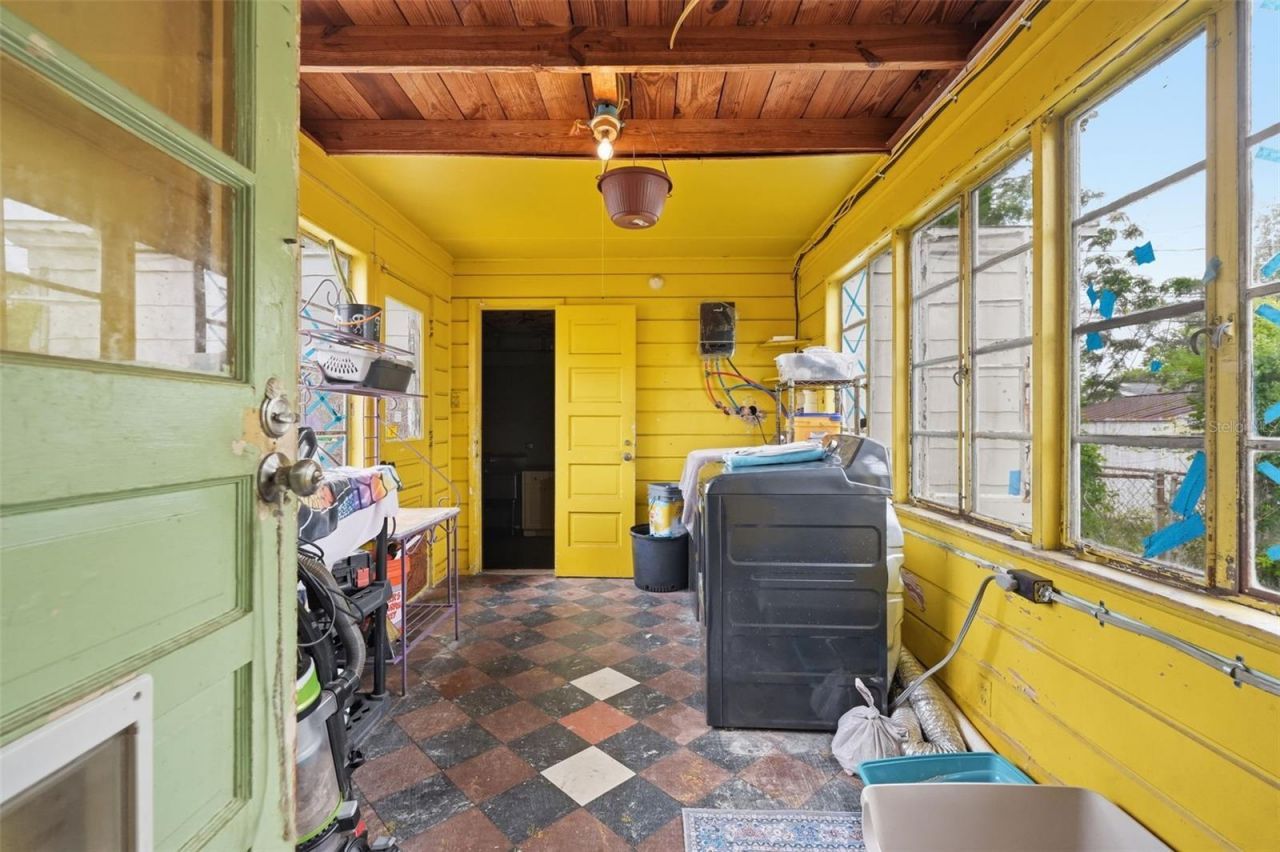 329 Kingston Street S, Saint Petersburg, FL 33711 Photo