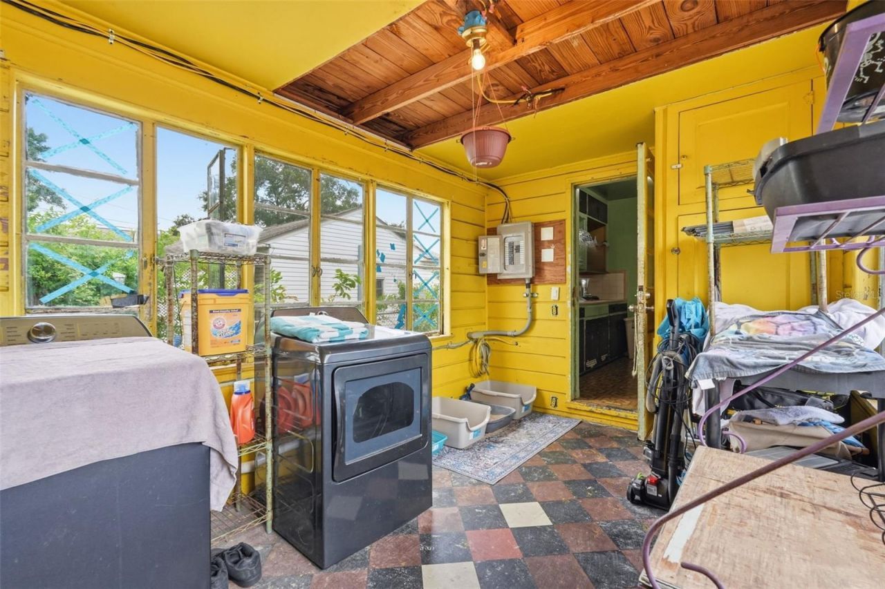 329 Kingston Street S, Saint Petersburg, FL 33711 Photo
