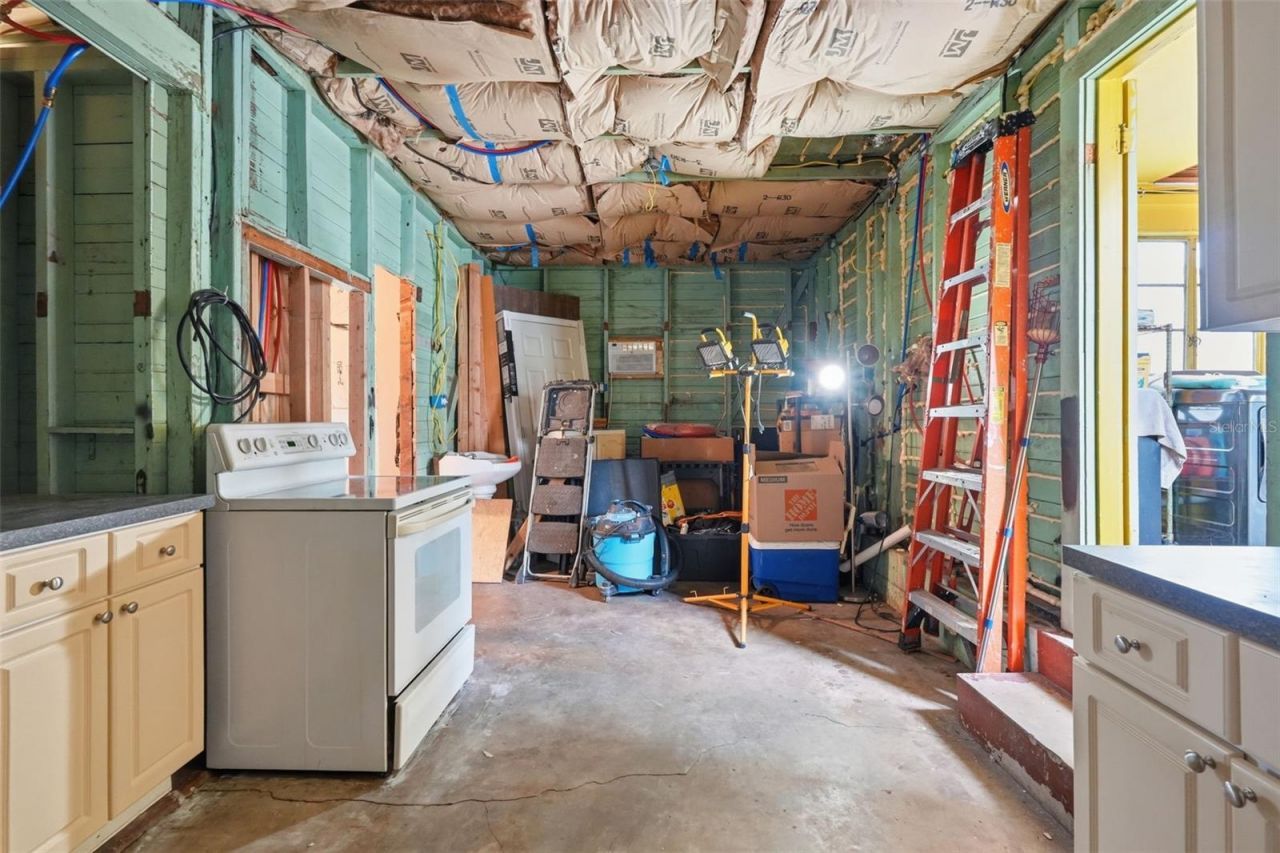 329 Kingston Street S, Saint Petersburg, FL 33711 Photo