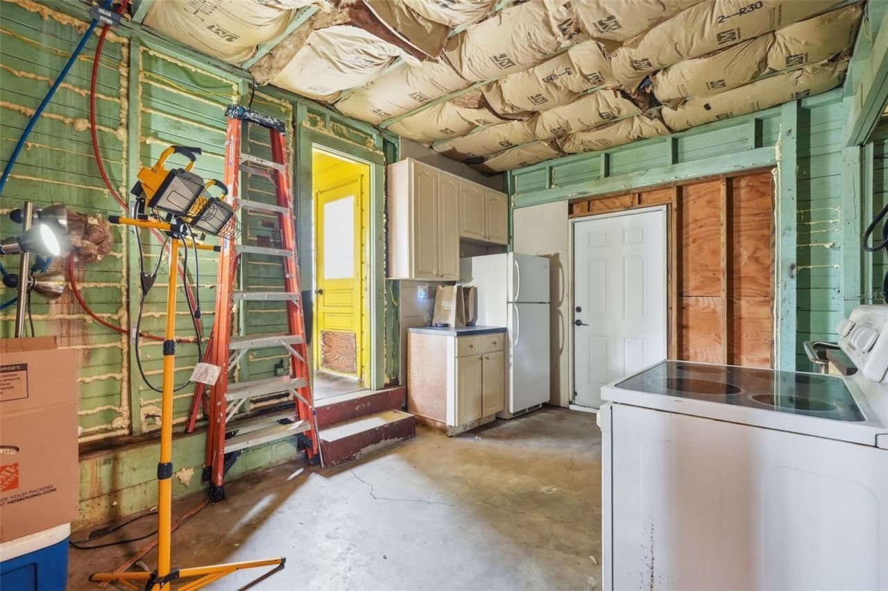 329 Kingston Street S, Saint Petersburg, FL 33711 Photo