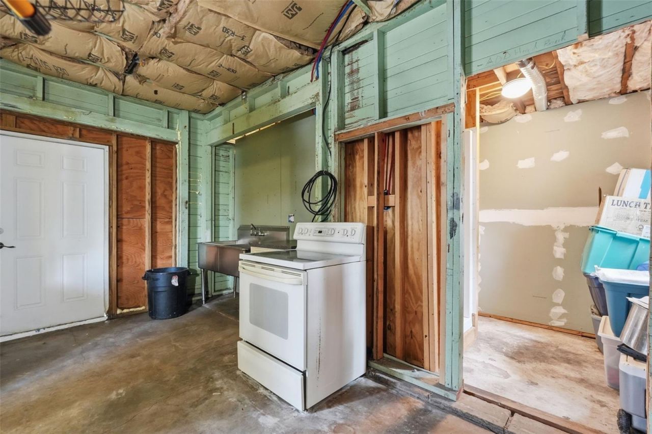 329 Kingston Street S, Saint Petersburg, FL 33711 Photo