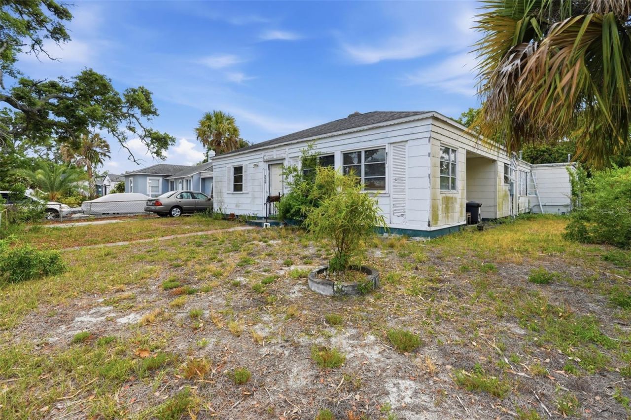 329 Kingston Street S, Saint Petersburg, FL 33711 Photo