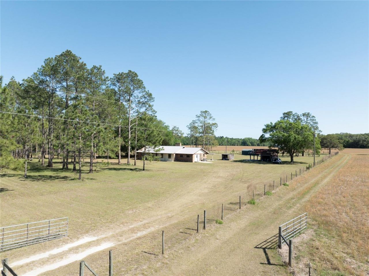 13296 SW County Road 231 , Brooker, FL 32622 Photo