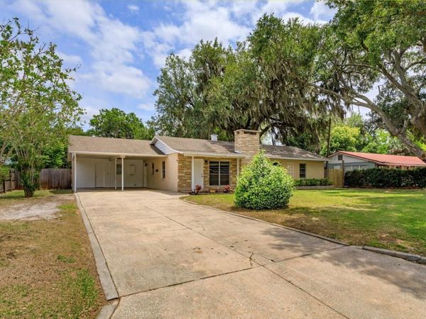 1300 ORANGE AVENUE , TAVARES, FL 32778