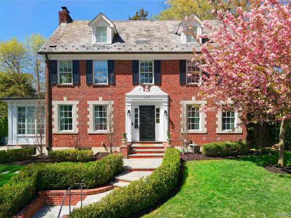 107 Manhasset Woods Road, Manhasset, NY 11030