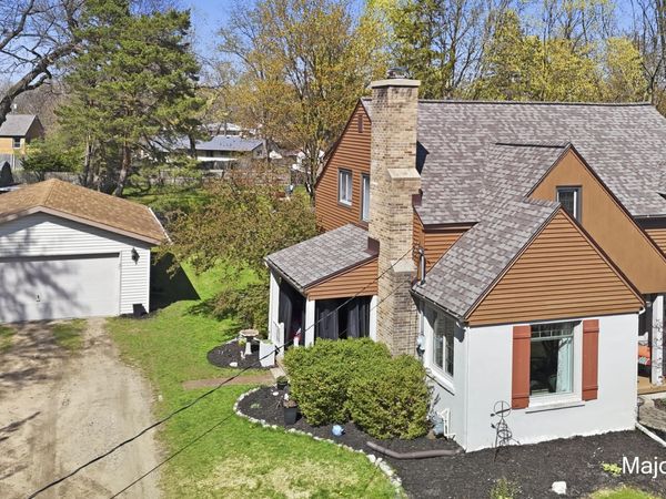 1017 Lamberton Street NE, Grand Rapids, MI 49505