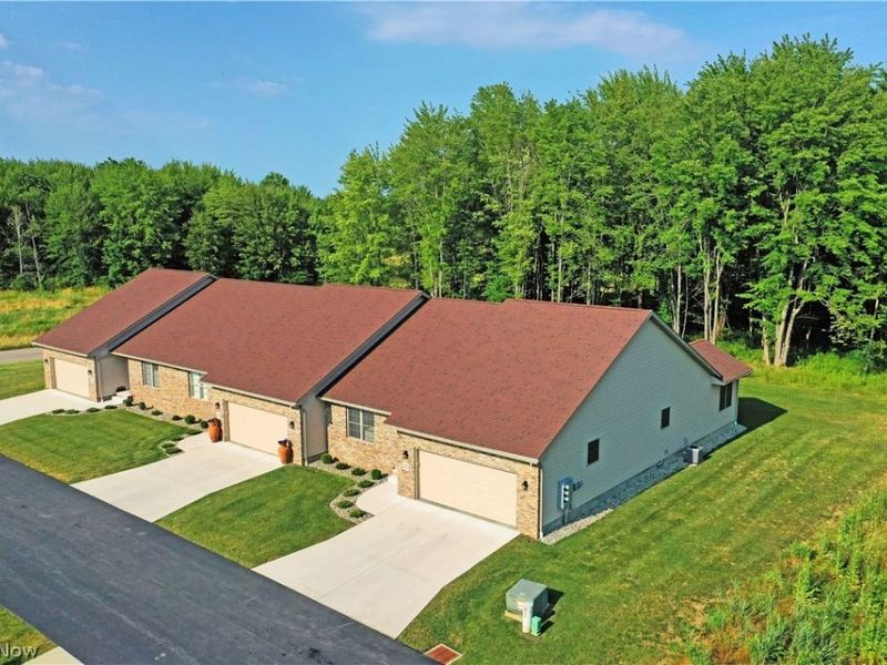 12 Bayview Circle , Cortland, OH 44410 Photo 2