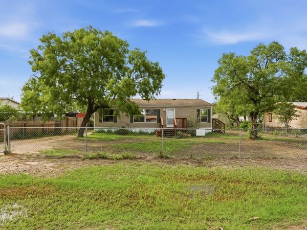 1105 WALNUT ST, Jourdanton, TX 78026