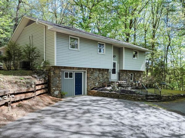 84 Chisholm Street, Saluda, NC 28773