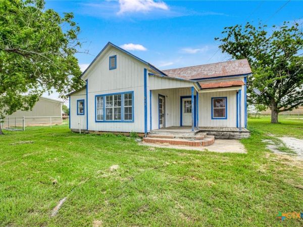 517 Center St , Marion, TX 78124