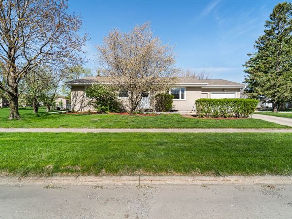 914 S 12th Street , Nevada, IA 50201