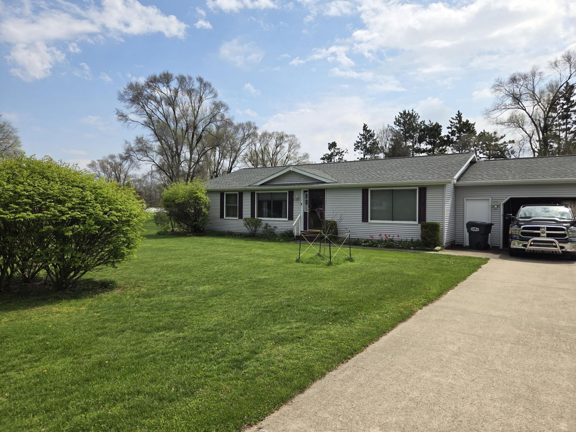 34693 N Brookwood, Gobles, MI 49055 Main Photo