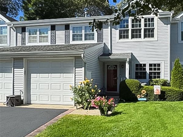 11 Indian Trace, Kings Park, NY 11754