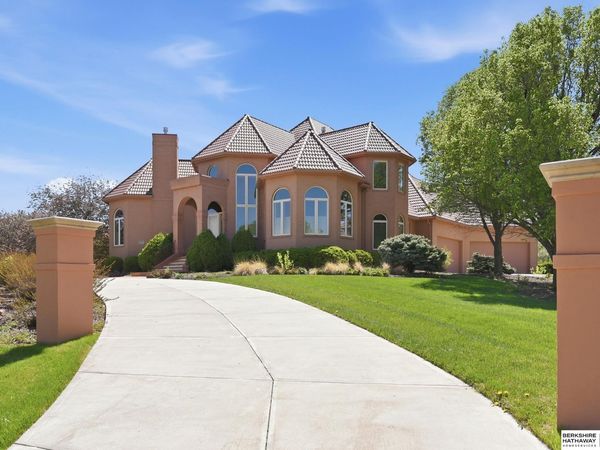 13707 Cuming Street, Omaha, NE 68154