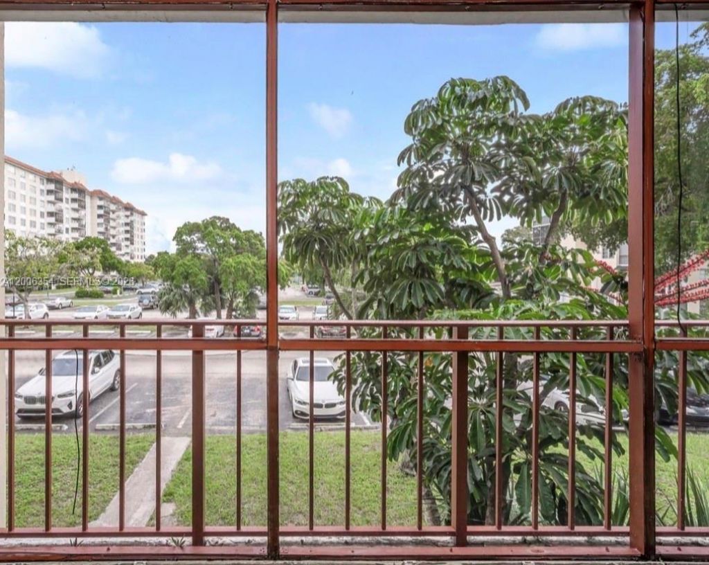 4174 Inverrary Dr, Unit 202, Lauderhill, FL 33319 Photo