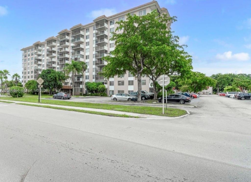 4174 Inverrary Dr, Unit 202, Lauderhill, FL 33319 Photo