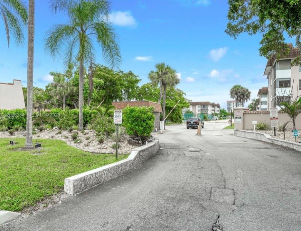 4174 Inverrary Dr, Unit 202, Lauderhill, FL 33319 Photo