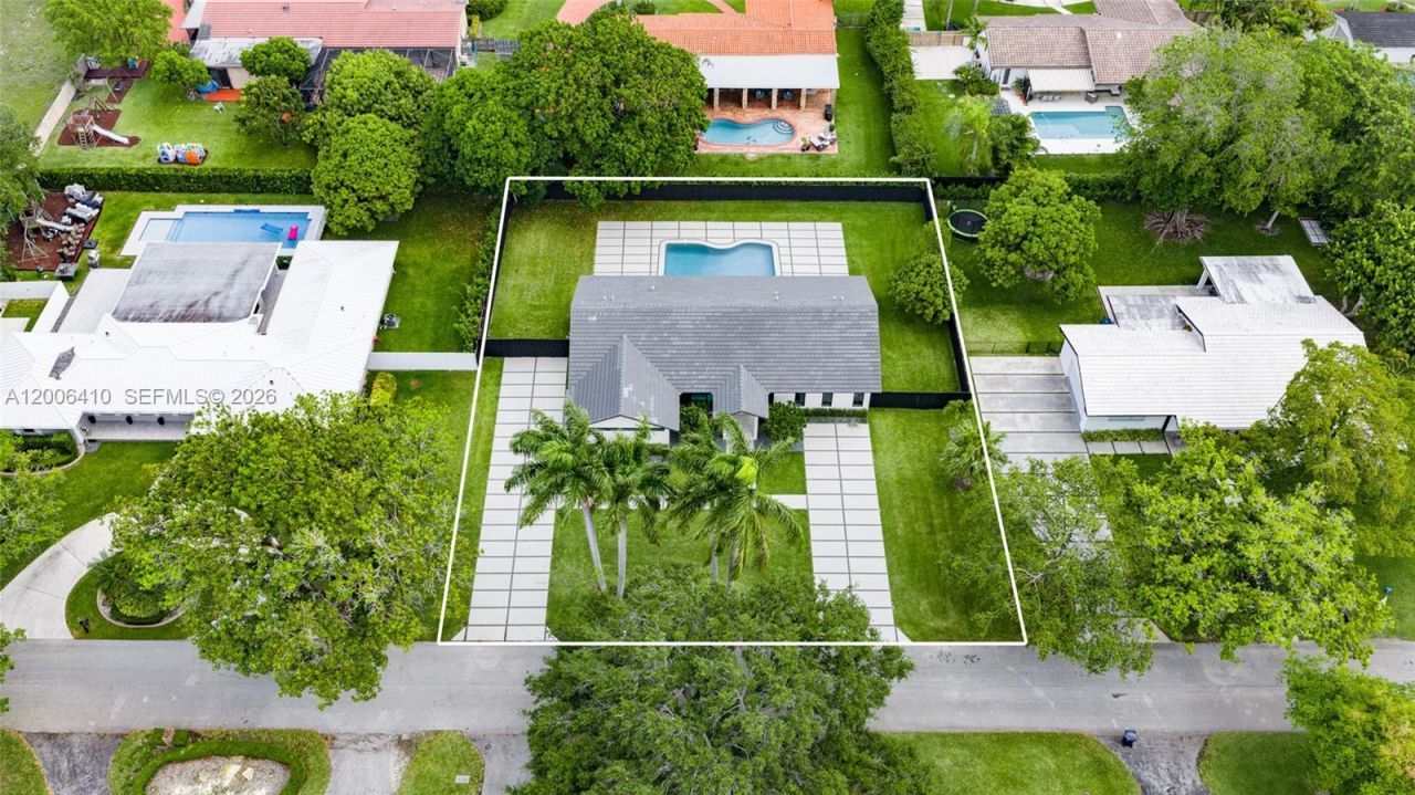 8765 SW 175th St, Palmetto Bay, FL 33157 Photo