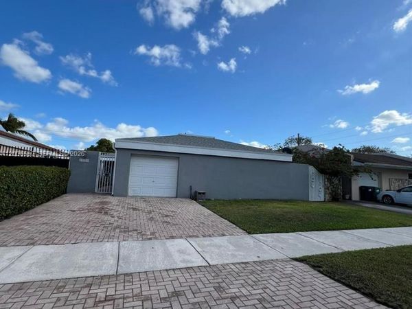 11600 SW 83rd Ter , Miami, FL 33173